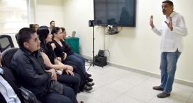 Sesión de charla en la biblioteca UDGVirtual