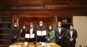 Autoridades asistentes a la firma del acuerdo