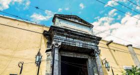 Fachada de la Unidad Hospitalaria Fray Antonio Alcalde (Antiguo Hospital Civil)