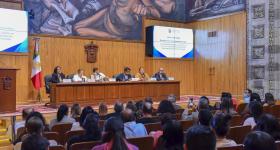 Ponentes en el Paraninfo de la UdeG