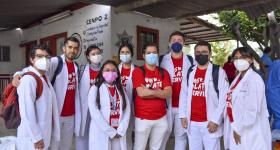 Estudiantes que participan en las brigadas médicas