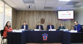 Presídium durante la rueda de prensa