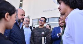 Rector General de la UdeG con estudiantes Javier Armenta, Iván Cisneros y José Rojas