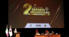 Entrega de reconocimientos a deportistas en la Gala del deporte UdeG