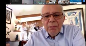 Mtro. José Luis de Alba González, durante el coloquio