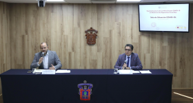 Presidium en rueda de prensa encabezada por Rector general