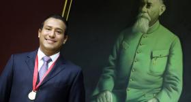 Egresado de la licenciatura en Periodismo digital con el Galardón “Froylán Mier Narro”