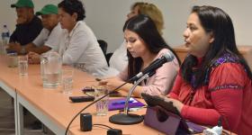 Dra. Carmen Chinas, exponiendo su tema