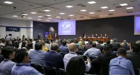 Vicerrector Ejecutivo de la UdeG, doctor Carlos Iván Moreno Arellano, haciendo uso de la voz