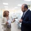 Doctora María Esther Avelar y el Rector Ricardo Villanueva en las nuevas instalaciones de Casa La Paz